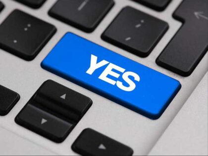 چطور از فرمان yes در سیستم عامل مک استفاده کنیم؟